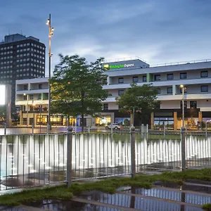 https://holiday-inn-express-middlesbrough-centre-square.yorkshirehotels.net
